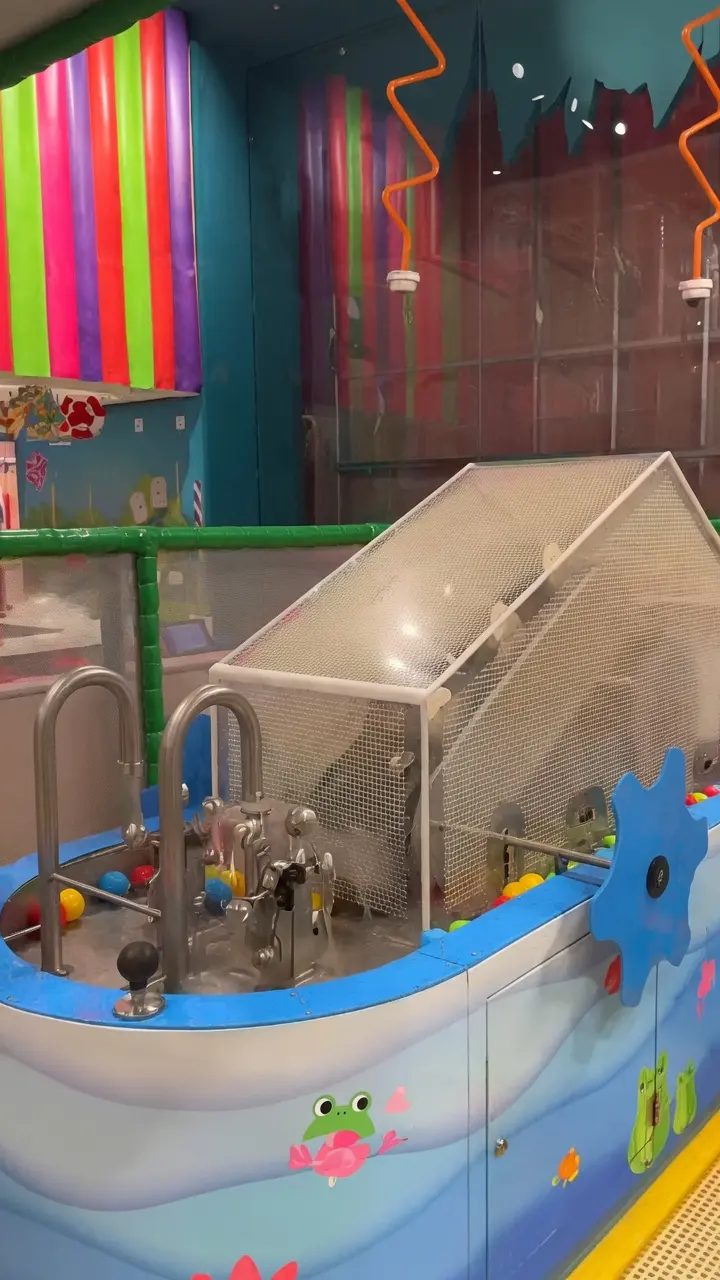 Hands-on play at the compact water table