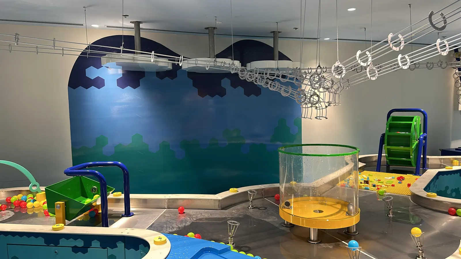 Children's water play stations with wheels and gates