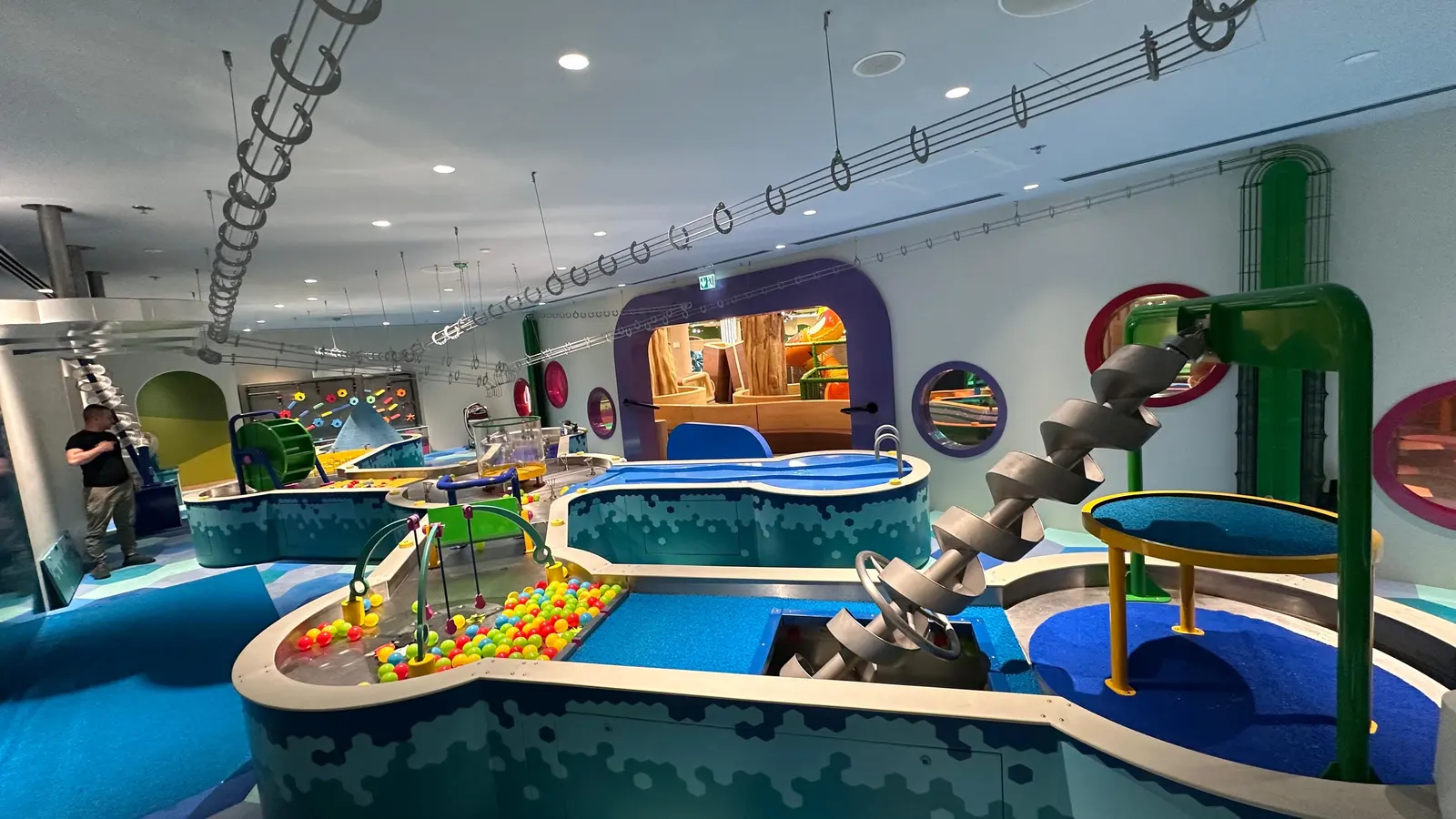 Completed interactive water play gallery at Explorers