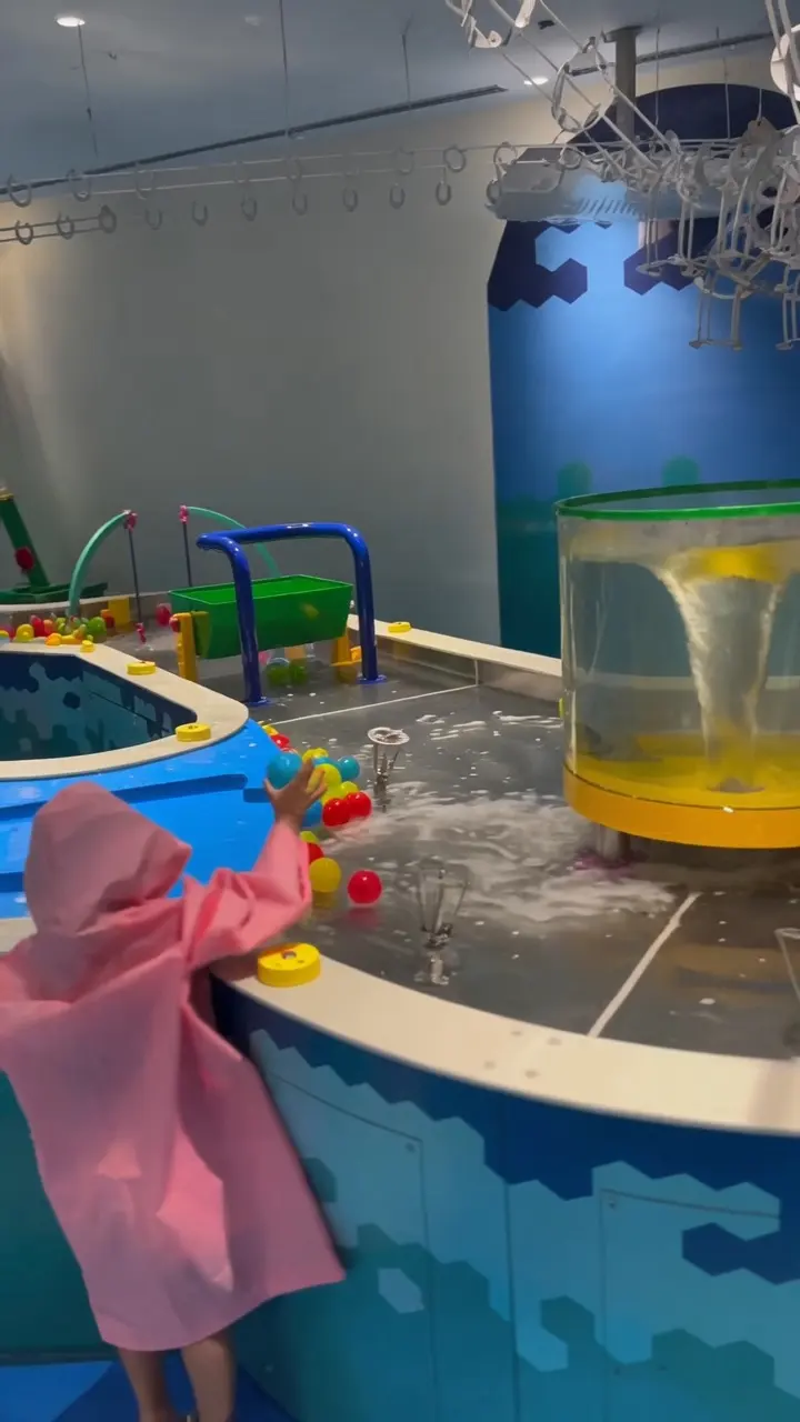 Custom water table stations in the family entertainment center