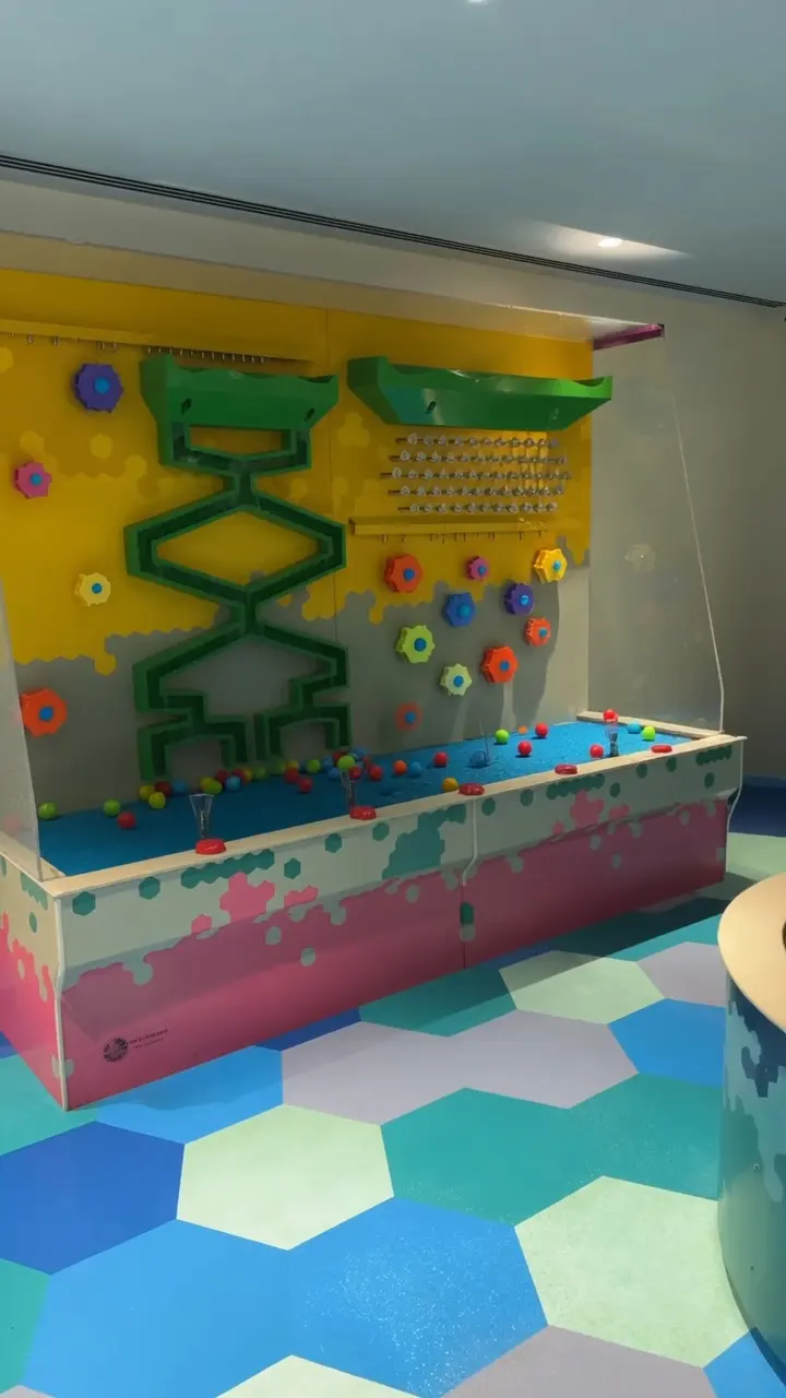 Balls cascading through the Probability Water Wall