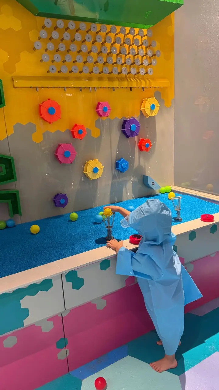 Probability Water Wall exhibit in a water play gallery