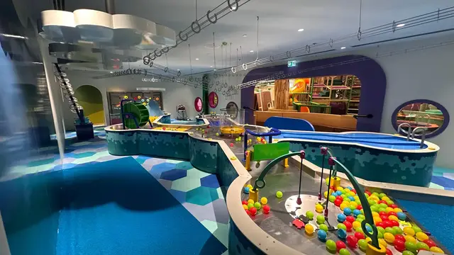 Raining Clouds exhibit with droplets falling from overhead stations