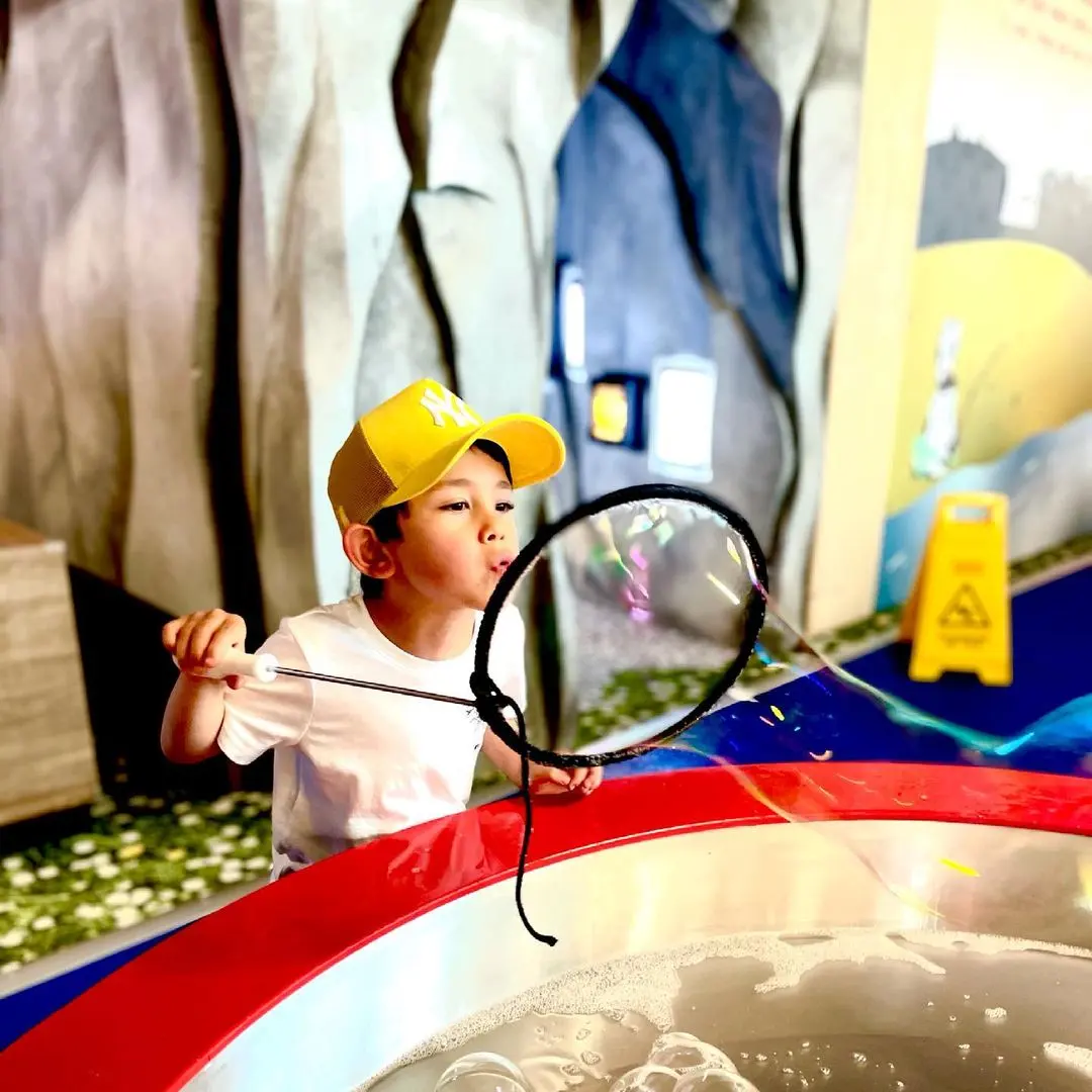 Giant soap bubbles at the Soap Bubble Maker exhibit