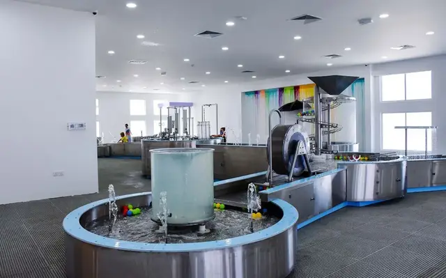 Giant interactive water table with water wheels and play stations